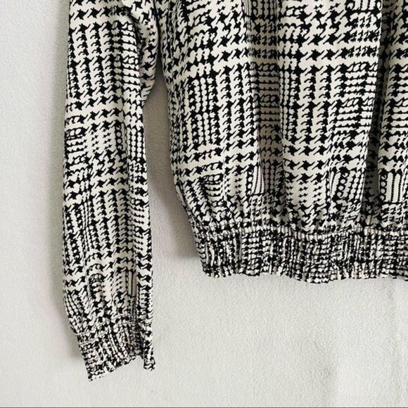 Houndstooth Blouse with Smocked Sleeves and Waistband - Picture 2 of 6